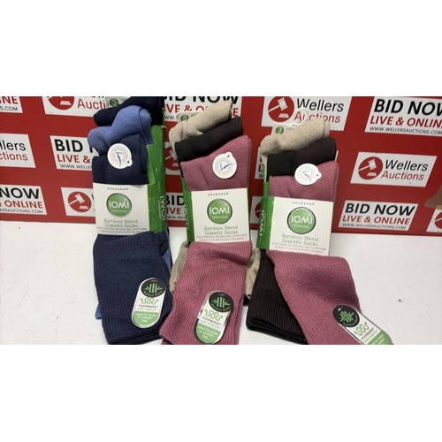 3195 - X3 NEW PACKS OF 3 IOMI FOOTNURSE BAMBOO BLEND DIABETIC SOCKS
