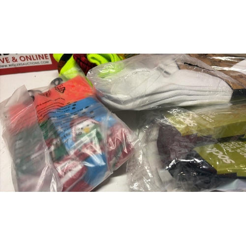 3196 - ASSORTED NEW SOCKS INC. HEAT HOLDS AND SOCKSNOB