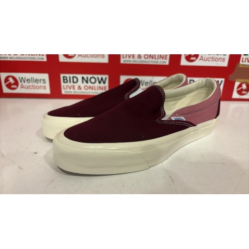 3332 - NEW VANS SLIP-ONS, UK 9