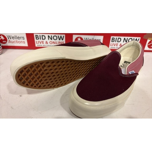 3332 - NEW VANS SLIP-ONS, UK 9