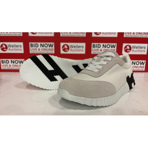 3342 - NEW HERMES PARIS TRAINERS, 43