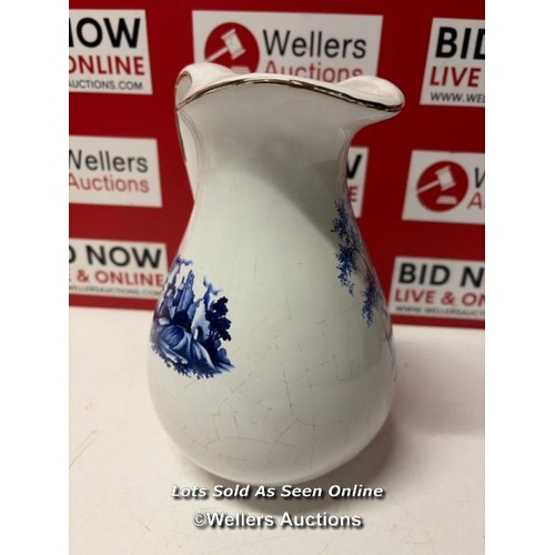 Lot 8438      