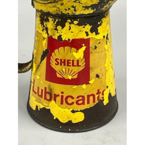 Vintage Shell oil jug, 25cm high / AN8