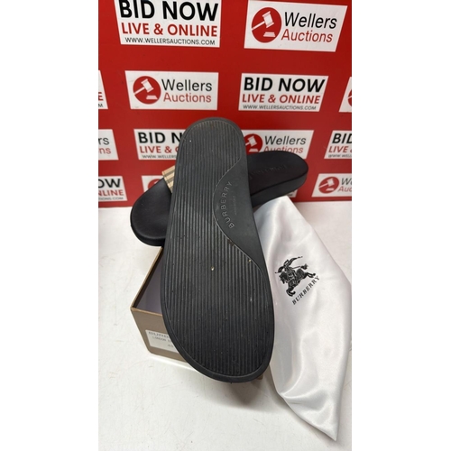 8001 - GENTS PRE-LOVED BURBERRY SLIDERS / SIZE 45