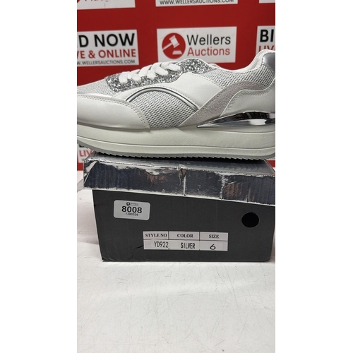 8008 - LADIES NEW UNBRANDED SILVER TRAINERS / SIZE 6