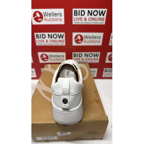 8039 - LADIES NEW ELLA SHOES / SIZE 8