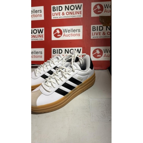 8049 - LADIES NEW ADIDAS TRAINERS / SIZE 5