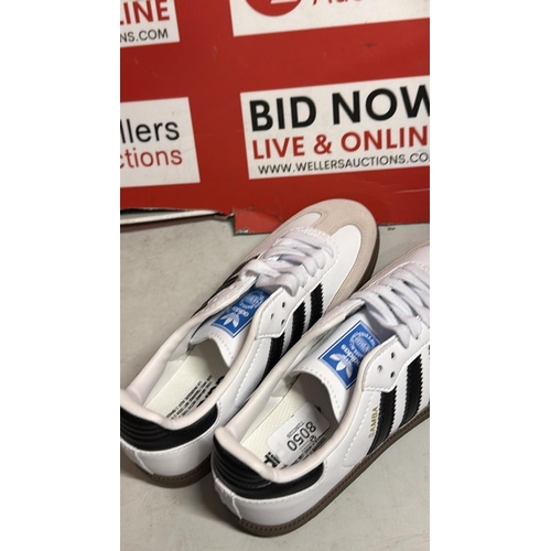 8050 - KIDS NEW ADIDAS SAMBA OG / SIZE 4.5