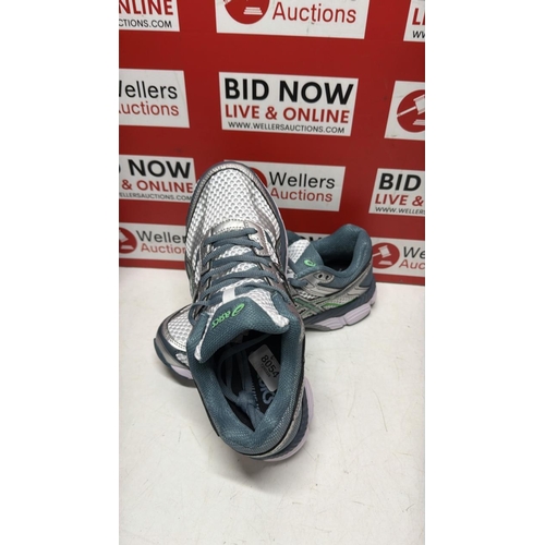 8054 - LADIES NEW ASICS CUMULUS GEL TRAINERS / SIZE 5