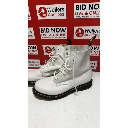 8066 - LADIES NEW DR MARTENS PASCAL / SIZE 7
