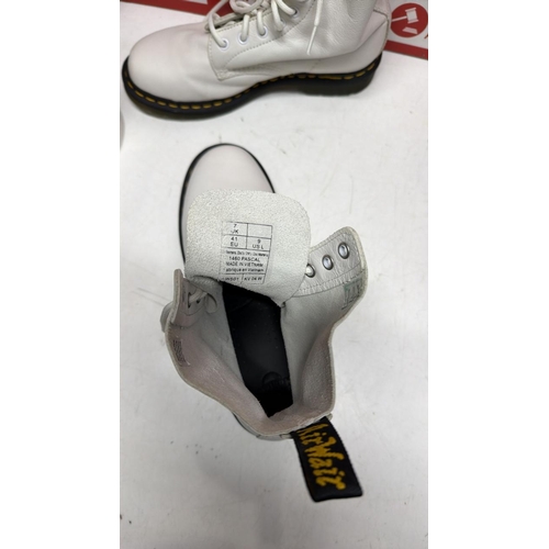 8066 - LADIES NEW DR MARTENS PASCAL / SIZE 7