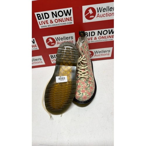 8093 - KIDS NEW DR MARTENS BOOTS / SIZE 2.5