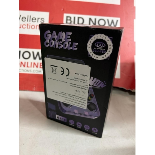 8072 - NEW HANDHELD GAMES CONSOLE
