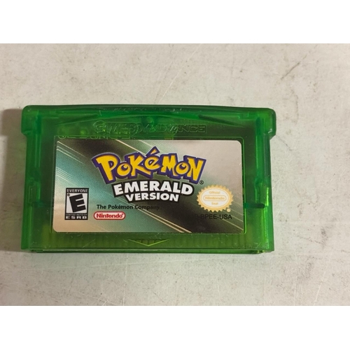 8077 - NINTENDO GAMEBOY ADVANCE POKEMON EMERALD VERSION