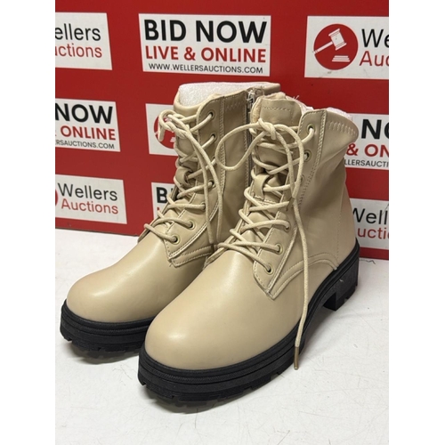 Lot 8138      