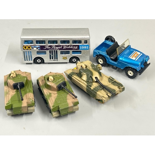 126 - A collection of mainly vintage 1970's & 80's Matchbox, Corgi and Hot Wheels diecast vehicles includi... 