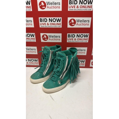 Lot 7033      