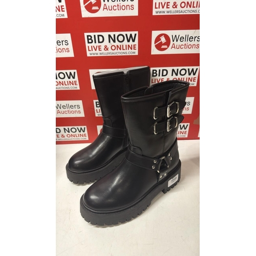 Lot 7048      