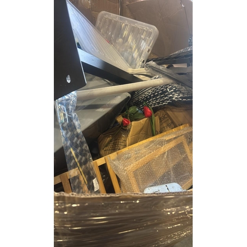 89 - PALLET OF ASSORTED ITEMS