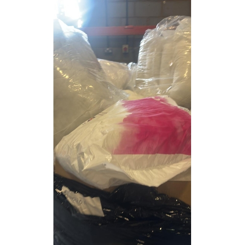 90 - PALLET OF BEDDING AND PILLOWS