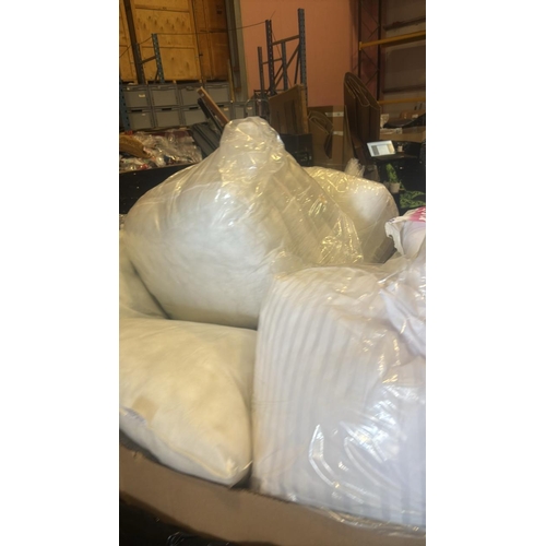 90 - PALLET OF BEDDING AND PILLOWS