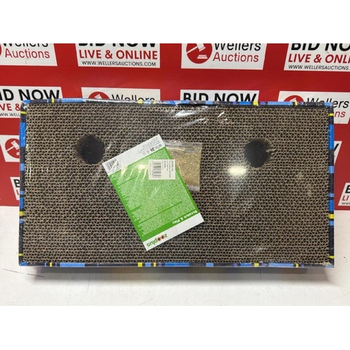 3026 - ZOO PLUS CAT SCRATCH AND PLAY TOY