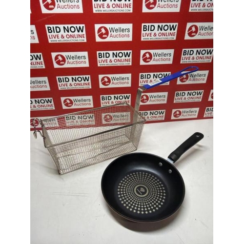 3033 - IRON FRY BASKET & DIAMOND FRYING PAN