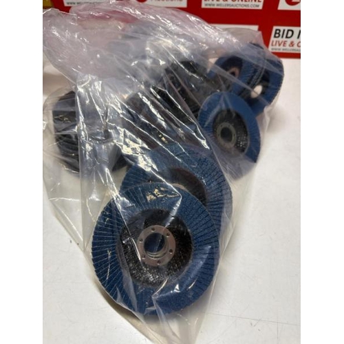 3038 - LARGE BAG OF SANDING BLADES