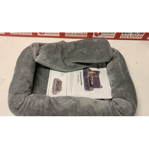 1014 - FUR & BONE CAT BED RADIATOR
