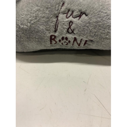 1014 - FUR & BONE CAT BED RADIATOR