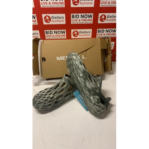 1048 - GENTS NEW MERRELL HYDRO MOC / SIZE 10