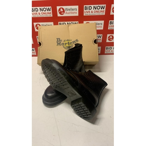 1050 - LADIES NEW DR MARTENS ATLAS CROCO / SIZE 7