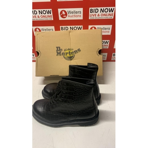 1050 - LADIES NEW DR MARTENS ATLAS CROCO / SIZE 7