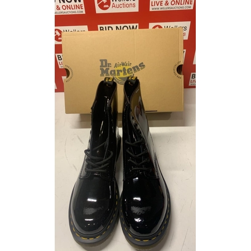 1051 - LADIES NEW DR MARTENS PATENT LAMPER / SIZE 7