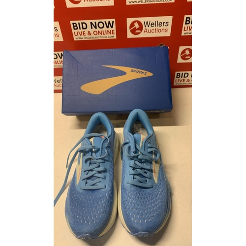 1053 - LADIES NEW BROOKS ADRENALINE GTS 24 / SIZE 6.5