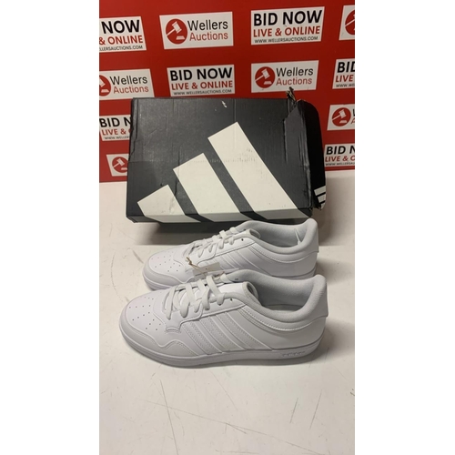 1058 - LADIES NEW ADIDAS HOOPS 4.0 / SIZE 6.5