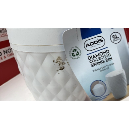 9080 - ADDIS 518030 DIAMOND STYLE ROUND SWING LID BATHROOM BIN, WHITE [48]