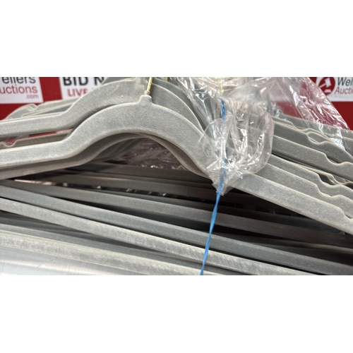 9095 - MANGOTREE VELVET COAT HANGERS WITH 360� SWIVEL GOLD HOOK, NON-SLIP FELT SUIT HANGERS, SLIM SPACE SAV... 