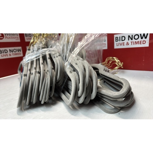 9095 - MANGOTREE VELVET COAT HANGERS WITH 360� SWIVEL GOLD HOOK, NON-SLIP FELT SUIT HANGERS, SLIM SPACE SAV... 