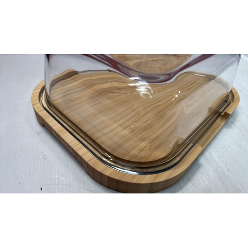 9107 - PEBBLY GLASS AND BAMBOO CHEESE BOX [48]