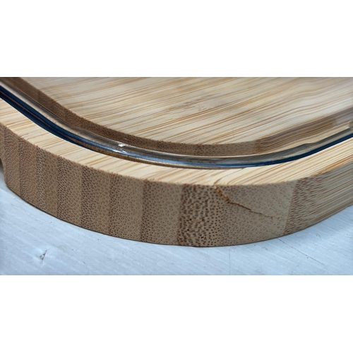 9107 - PEBBLY GLASS AND BAMBOO CHEESE BOX [48]