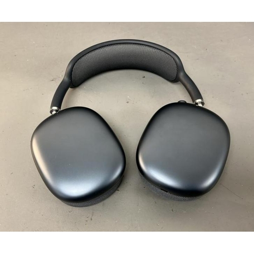 9579 - X1 HEADPHONES APPLE A3184/ SN: J72HEK0000JL8 INC. CASE