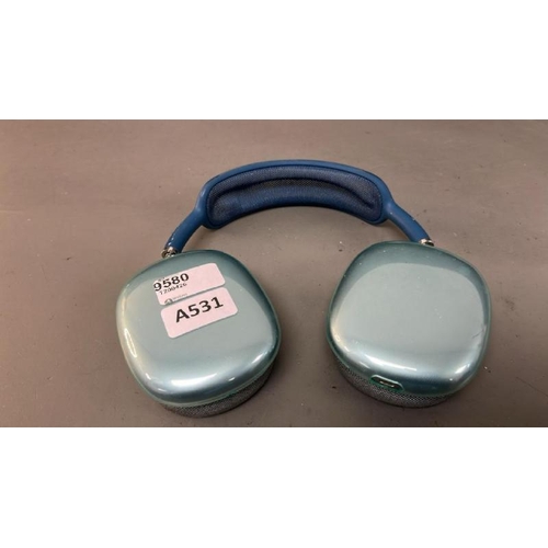 9580 - X1 HEADPHONES APPLE A2096/ SN: HOY231700NDQ8VKAB