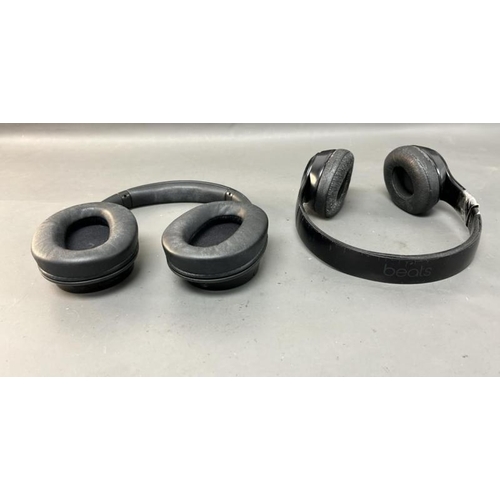 9585 - X2 HEADPHONES INC. SONY YY2966, BEATS SOLO3 (FOAM DAMAGED)