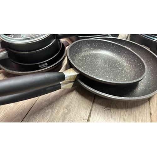 9007 - BERGHOFF EUROCAST SIGNATURE PAN SET