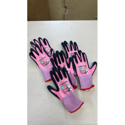 9026 - 3 PAIRS OUTDOOR GARDENING GLOVES / PLEASE NOTE: ANY PURCHASES LEFT AFTER 5 WORKING DAYS MAY BE RE-SO... 
