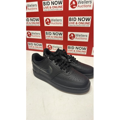 3075 - CHILDRENS NEW NIKE AIR FORCE ONE / SIZE 6.5