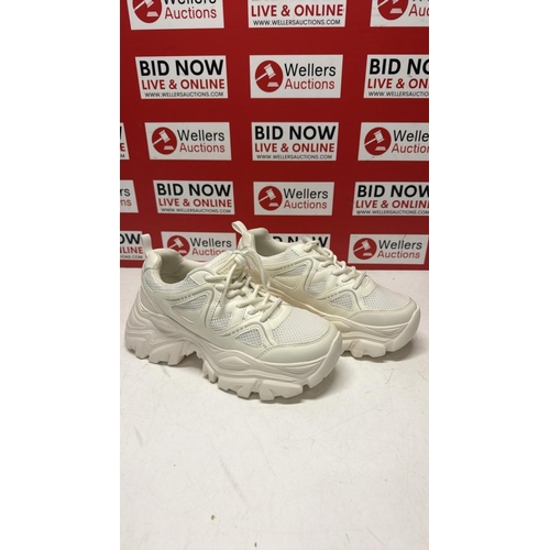 3084 - LADIES NEW EVEN & ODD TRAINERS / SIZE 38