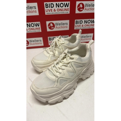 3084 - LADIES NEW EVEN & ODD TRAINERS / SIZE 38