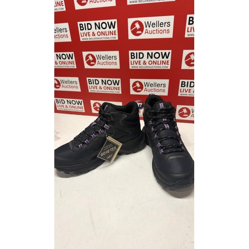 3090 - LADIES NEW MERRELL HIKING BOOTS / SIZE 5